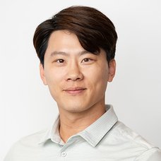 Yongju Hwang